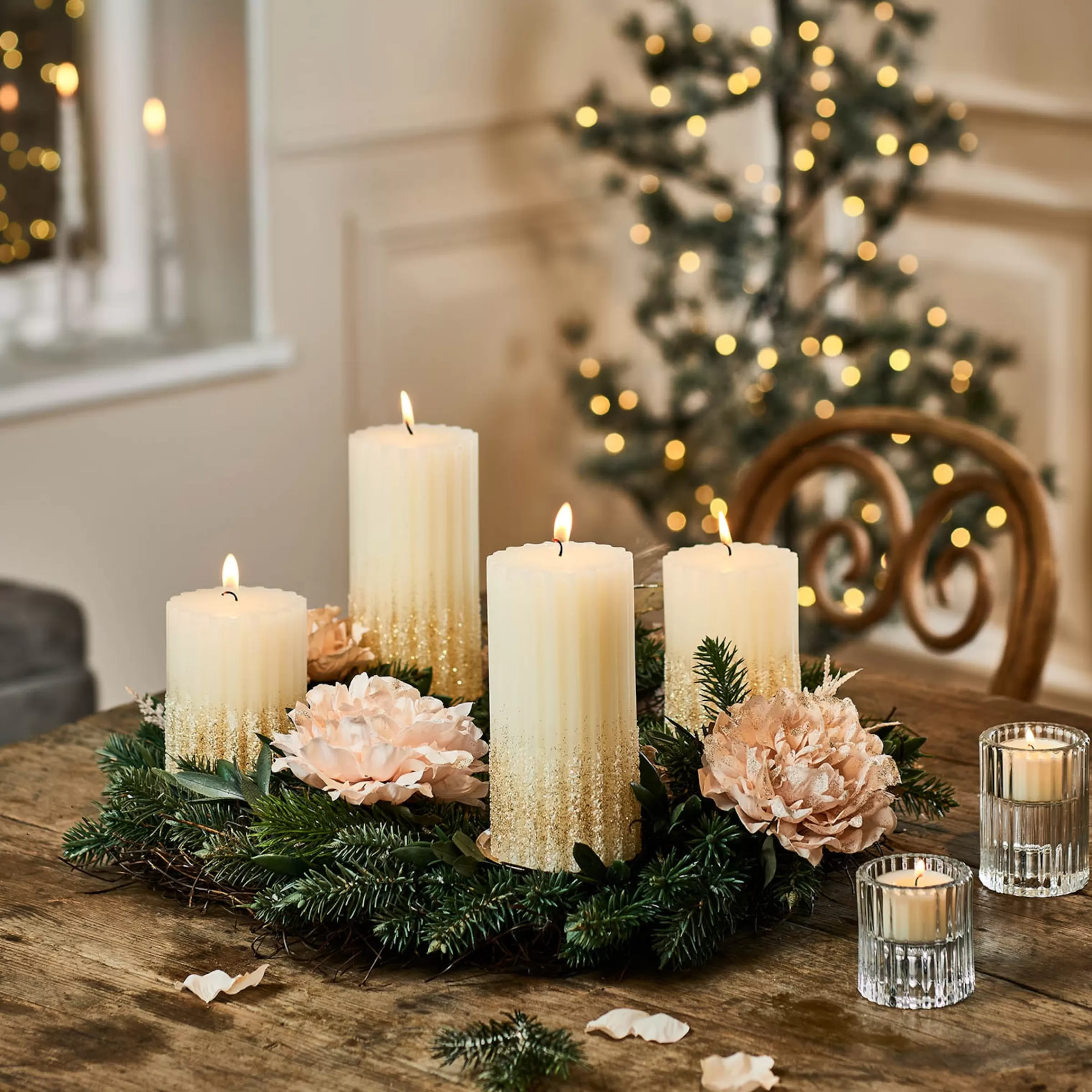 fleur_dcorative_scintillante_en_organza_sur_clip_1.webp Depot Fleur Décorative Scintillante En Organza Sur Clip